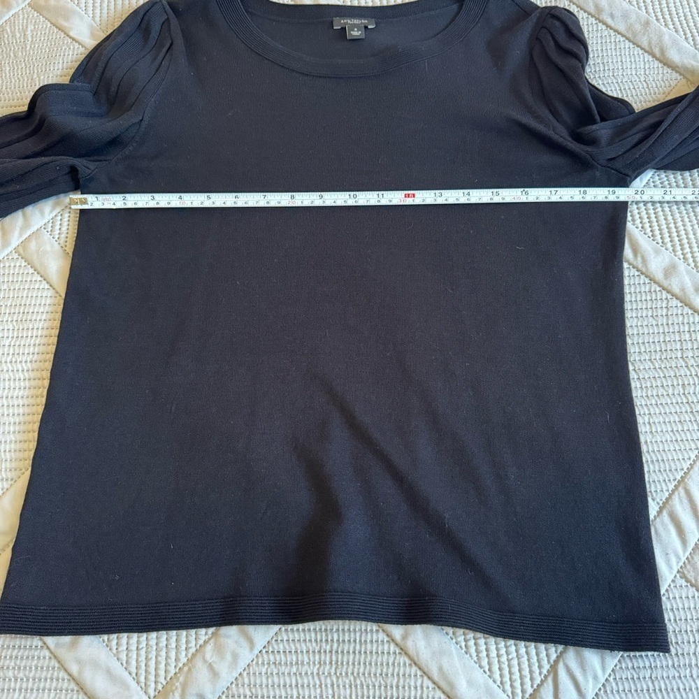 EUC Ann Taylor Factory Black Pleated Puff Sleeve Sweater Size M - Picture 6 of 8